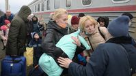Evakuierug von Familien aus Donezk am 20. Februar 2022. Bild: Sputnik
