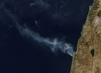 Die Rauchentwicklung auf einem Satelittenbild vom 3. Dezember 2010. Bild: NASA