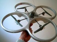 Quadrocopter: erlaubt günstige Luftaufnahmen. Bild: wikipedia, cc Bernd vdB