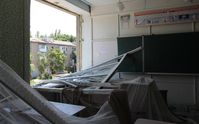 Das Bild zeigt Zerstörungen an einer Schule infolge des Beschusses durch ukrainische Streitkräfte in der Stadt Makejewka in der DVR. Aufnahme vom 5. Juli 2023. Bild: Sergei Awerin / Sputnik
