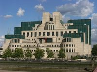 Hauptsitz des MI6 an der South Bank in Central London