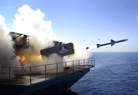 Eine RIM-7 Sea Sparrow Rakete wird während einer Übung an Bord der USS Abraham Lincoln abgefeuert (Symbolbild)