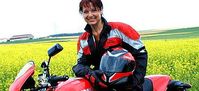 Gabriele Pauli mit Motorrad. Bild: Pressefoto Gabriele Pauli, über dts Nachrichtenagentur