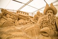 Maritime Abenteuer - Die Sandskulpturen-Ausstellung in Lübeck-Travemünde lädt zum Staunen ein / Auch Dawie Jones wird bei der Sandskulpturen-Ausstellung in Lübeck-Travemünde vom 11.5. - 20.10.2019 zu sehen sein. Bild: "obs/Musea GmbH/Sebastian John"