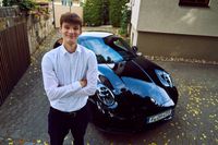 Johannes P. mit seinem 911 im Wert von 160.000 Euro  (2025) Bild: Omaze Fotograf: Omaze