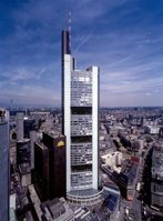 schließen  Commerzbank-Turm in Frankfurt am Main, Sitz der Zentrale. Bild: Commerzbank AG / Ralph Richter