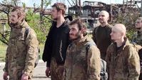 Ukrainische Militärangehörige, die sich im Asow-Stahl-Werk in russische Kriegsgefangenschaft ergeben hatten. Einige von ihnen gelten offiziell als vermisst. Bild: Pressedienst des Verteidigungsministeriums der Russischen Föderation / Sputnik