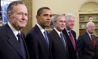Von links: George H. W. Bush, Barack Obama, George W. Bush, Bill Clinton, Jimmy Carter im Oval Office am 7. Januar 2009