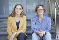 Mercedes Vidal, Sprecherin der Frauen im Opus Dei Deutschland (rechts) und Blanca Guarner vom International College Muengersdorf. Bild: Opus Dei Deutschland Fotograf: Opus Dei Deutschland