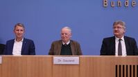 Björn Höcke (li), Dr. Alexander Gauland (mi) und Prof. Dr. Jörg Meuthen (re) auf der Bundespressekonferenz zur Landtagswahl Thüringen am 28. Oktober 2019