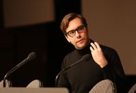 Jacob Appelbaum bei einem Vortrag auf dem 30C3 in Hamburg 2013.