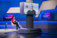 Sandra Maischberger (Das Erste) interviewt Bill Gates,  Bild: WDR Fotograf: Ben Knabe