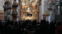 Rosenkranzgebet in der Wiener Karlskirche Bild: Wochenblick / Eigenes Werk