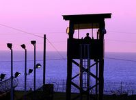 Wachposten: Häftlinge sind im Hungerstreik Bild: flickr/The National Guard