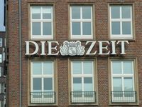 Die Zeit: Das Logo am Hamburger Pressehaus