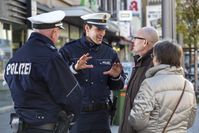 Falsche Polizeibeamte oder echte? Eine Uniform ist kein Nachweis das ihr Gegenüber ein offizieller Polizist ist.