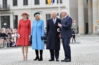Bundespräsident Steinmeier und Elke Büdenbender beim Empfang von König Charles III. und Königin Camilla, Queen Consort am 29. März 2023 in Berlin