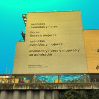 Fassade der Berliner Salomon-Hochschule mit dem "bösen Gedicht"