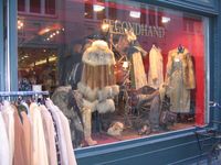 Second-Hand-Shop für gebrauchte Bekleidung in der Wallstraße, Düsseldorf-Altstadt, 2011