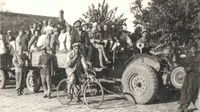 Deportierte Ungarn bei der Landarbeit im Sommer 1951 Bild: Magyar Nemzer / UM / Eigenes Werk