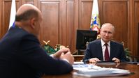 Präsident Wladimir Putin und Ministerpräsident Michail Mischustin während einer Arbeitssitzung im Kreml, 4. Juli 2023 Bild: Sputnik / Alexandr Kasakow