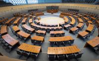 Innenansicht Landtag in Düsseldorf - Blick zum Rednerpult