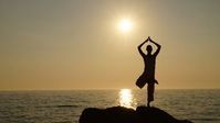 Yoga am Strand. Bild: pixelio.de, P. Wiebe