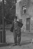 Charles Chaplin in der Rolle des Tramp, um 1918