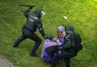 Polizeibeamte verprügeln G20 Demonstranten