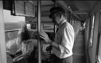 Fahrkartenkontrolleur im Zug, 1988
