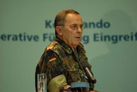 Der Generalinspekteur der Bundeswehr, General Wolfgang Schneiderhan, bei der internationalen Pressekonferenz zur multinationalen Großübung "European Endeavour 2009" in Wildflecken. Foto: Christoph Scheppe, Bundeswehr