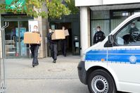 Umfangreiches Beweismaterial wird in Garbsen gesichert Bild: Polizei