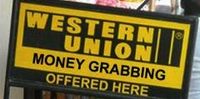 Western Union verlangt horrende Transfergebühren von armen Arbeitern auf der ganzen Welt und streicht damit gewaltige Gewinne ein. Doch noch nie wurden die Gebühren öffentlich in Frage gestellt und Druck für eine Senkung ausgeübt. Lassen Sie uns dieses skandalöse Geschäft bloßstellen, damit es aufhört. Bild: Avaaz
