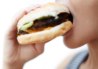 Burger: Kinder und Jugendliche sollten Konsum zügeln. Bild: Colourbox
