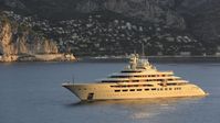 Die Yacht Dilbar ist mit einer Länge von 156 Metern die weltweit größte Yacht, gemessen am Volumen. Bild: www.globallookpress.com / Peter Seyfferth
