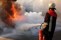 Feuerlöscher: Pulverlöscher (Aufladelöscher), (Symbolbild)