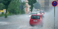 Starkregen in der Stadt stellt eine große Herausforderung darWassermangel, Wasserwirtschaft, Hitze, Urbaner Raum, Starkregen Bild: Animaflora PicsStock - stock.adobe.com Fotograf: Bund deutscher Baumschulen (BdB) e.V.