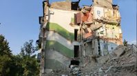 Ukraine: Damaged building in Torez, 6 August 2014