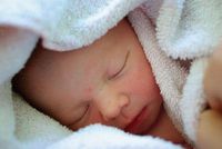 Baby: junges Herz regeneriert sich noch. Bild: pixelio.de, Christian v.R.