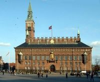 Das Kopenhagener Rathaus am Rådhuspladsen