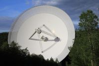 Das 100-m-Radioteleskop des MPIfR bei Bad Münstereifel-Effelsberg.
Quelle: Foto: MPIfR/N. Junkes (idw)
