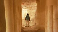 In der Nekropolis von Theben finden sich Abbildungen altägyptischer Leichenzüge. . Bild: ZDF Fotograf: Bo Travail ! - Voyage