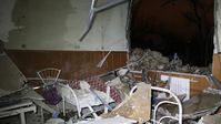 Archivbild: Die Folgen vom Beschuss des Kalinin-Krankenhauses durch die ukrainischen Streitkräfte Bild: Sergei Awerin / Sputnik