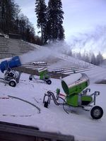 Schneekanonen im Einsatz. Bild: SCW