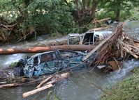 Nach der Flut verstopfen Autos viele Flüsse. Hier die Olef bei Gemünd. Bild: R+V Versicherung AG Fotograf: R+V Versicherung AG