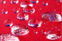 Hydrophobe Wirkung der Veredlungslösung. Bild: © K. Dobberke für Fraunhofer ISC (idw)