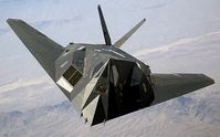 Frontansicht einer F-117 „Nighthawk“