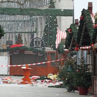 Weihnachtsmarkt auf dem Breit­scheidplatz am Morgen nach dem Anschlag.