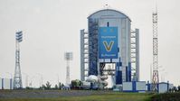 Sojus-Rakete mit der Sonde Luna 25 auf dem Weg zum Startplatz auf dem Kosmodrom von Wostotschny in Russland transportiert, 8. August 2023. Bild: RT / Roskosmos/RSC Energia