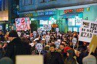 Anti-ACTA-Protestaktion in Sosnowiec (Polen): Guy-Fawkes-Maske, Symbol der Anonymous-Bewegung. Bild: MannfürsGrobe / wikipedia.org
